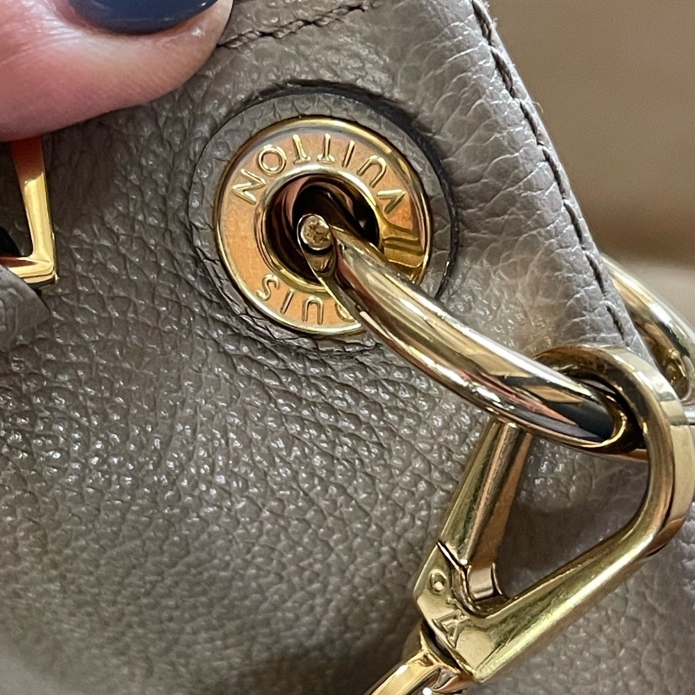 Louis Vuitton Maida Hobo Authentic - Picture 14 of 15